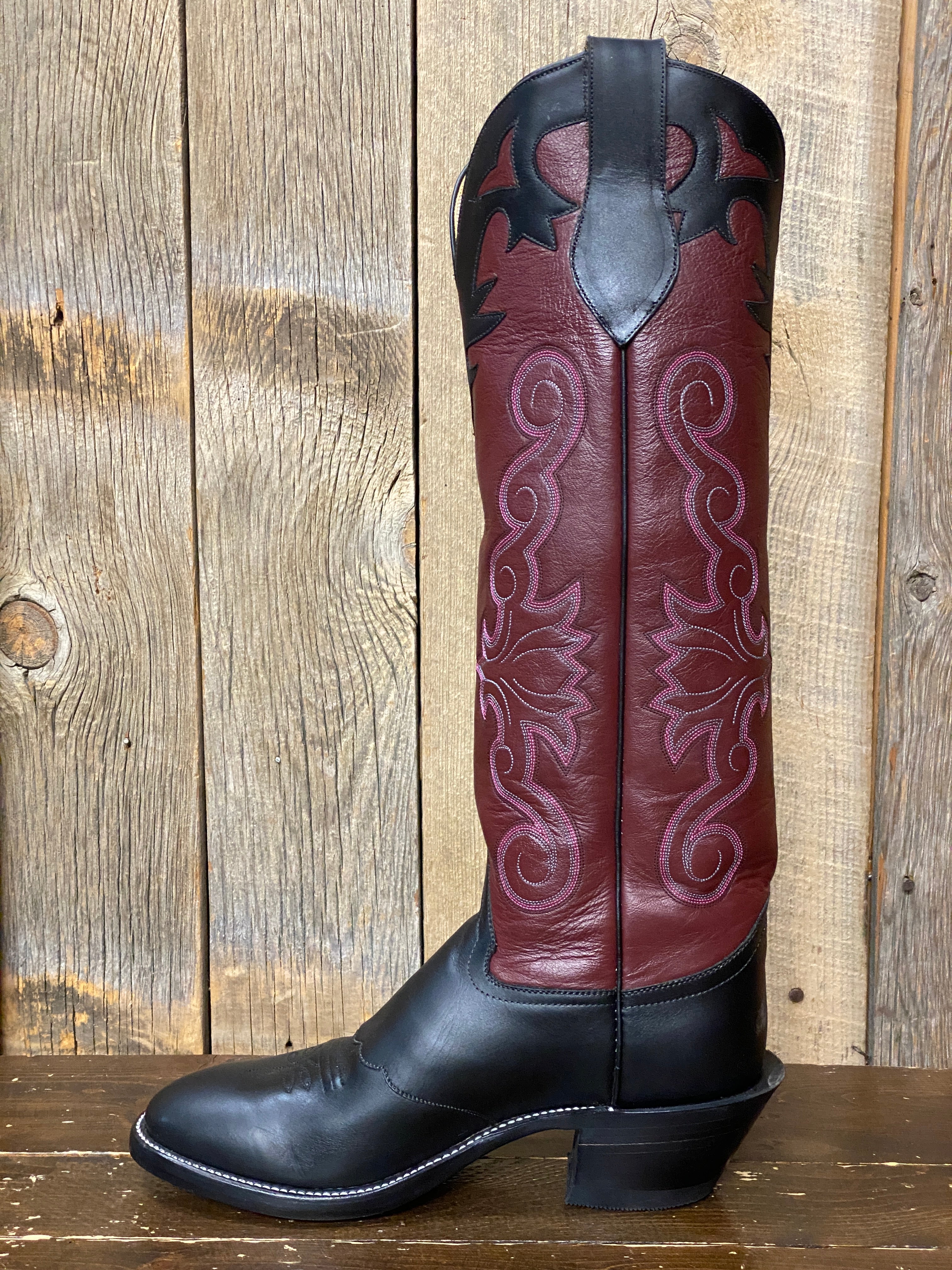 Cowboy boots with spur on sale ledge